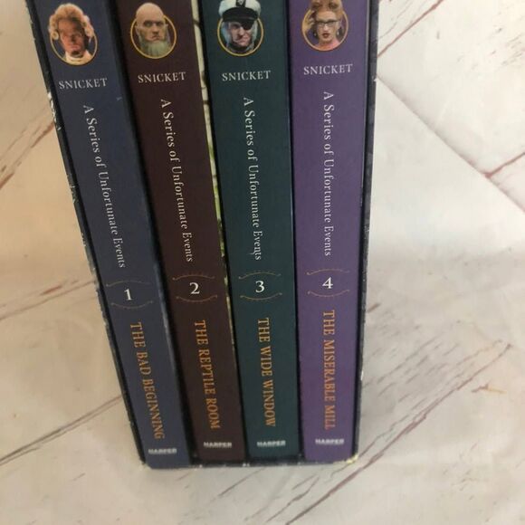 Lemony Snicket's a series of unfortunate events book box set 1-4 - Picture 1 of 7